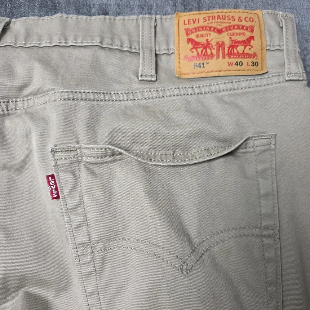Levis 541 Pants Mens 40x30 Khaki Beige Athletic Taper Stretch Khakis Preppy
